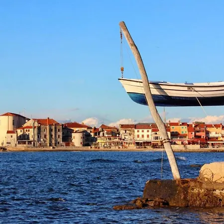 Quiet With Terrace Apartment Umag